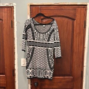 Black and White Patterned Women's Top Venus